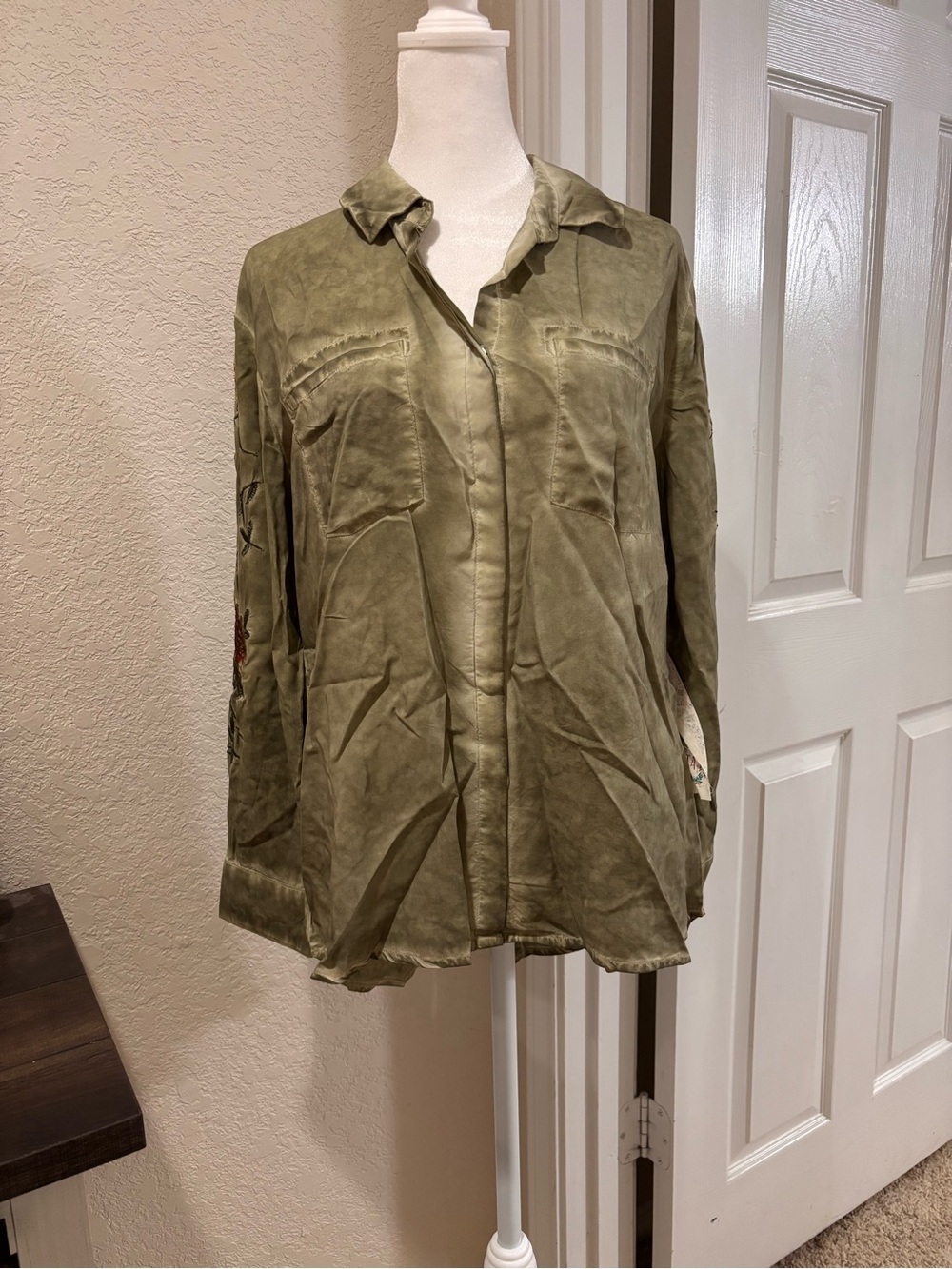 NWT!!!💕🌷Aratta Olive Green Button-Front Utility Shirt
